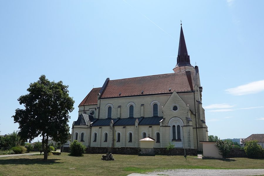 Župnijska cerkev Marijinega imena v Dobovi
